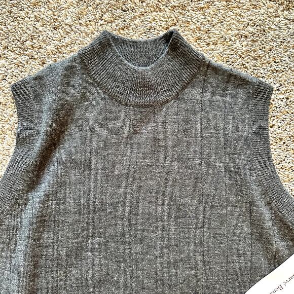 NWT HARVE BENARD Wool Blend Mock Neck Sweater Vest Size S Preppy Business Casual - Picture 2 of 7